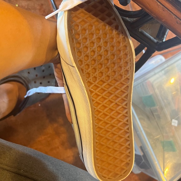 Vans Cream High-Top Sneakers with Floral Embroidery - Picture 3 of 4